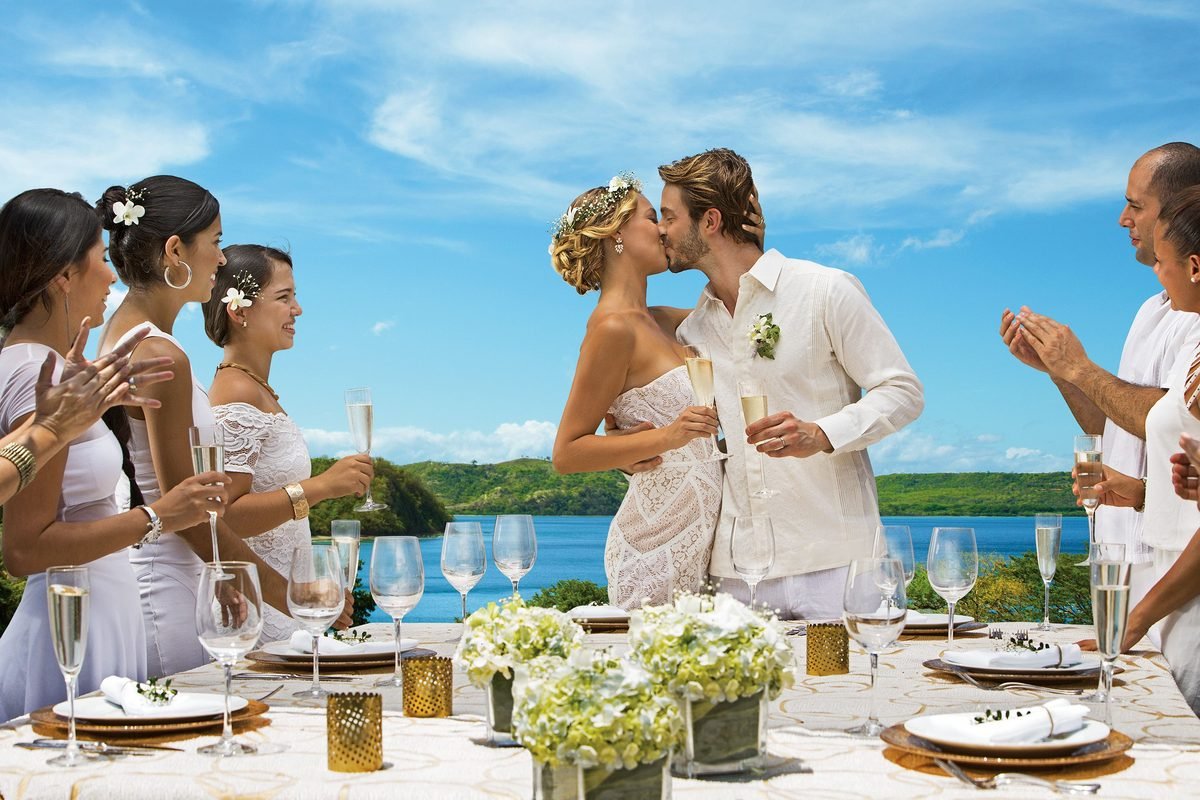 Wedding toast, Costa Rica